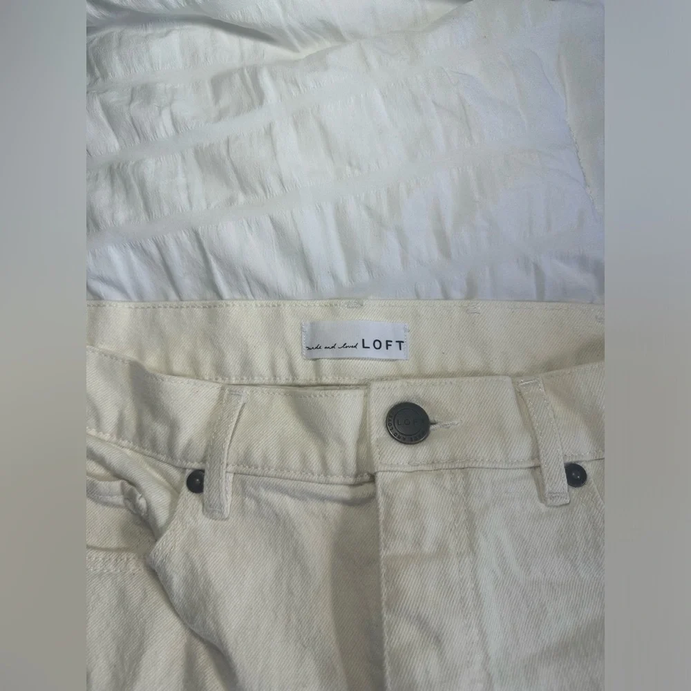 Loft High Rise Relaxed Straight Jeans with Raw Hem in Popcorn - 28x29 - Picture 8 of 12